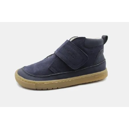 Perfil da Bota Alaska Barefoot da Blanditos by Crio's na cor Marino (azul escuro) com sola de borracha natural. Calçado Respeitador em couro, flexível, estilo Calçado Barefoot.