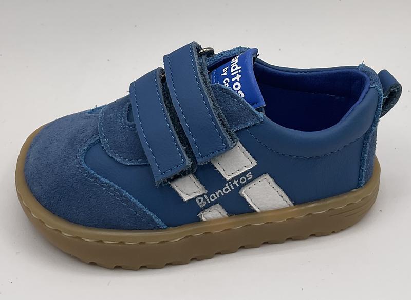 Sapatilha infantil Blanditos by Crio's Lisboa Azulon, calçado respeitador azul com tiras de velcro e sola castanha.