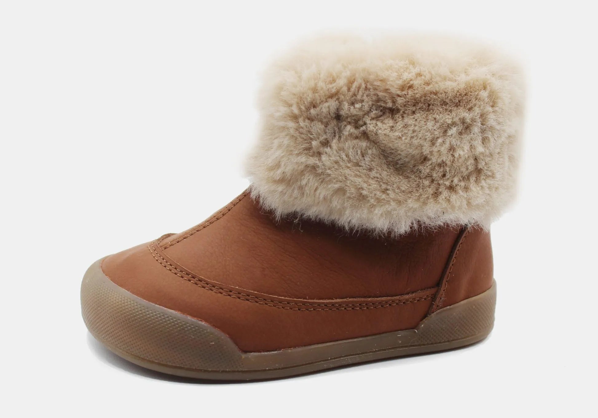 Bota barefoot Blanditos by Crio's Siberia cor Cuero (castanho), vista de perfil com cano de pelo claro. Calçado Respeitador infantil. Calçado Barefoot.