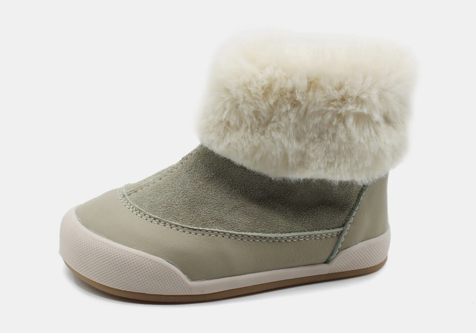 Bota barefoot Blanditos by Crio's Siberia cor Verde (verde acinzentado), vista de perfil com cano de pelo claro. Calçado Respeitador infantil. Calçado Barefoot.