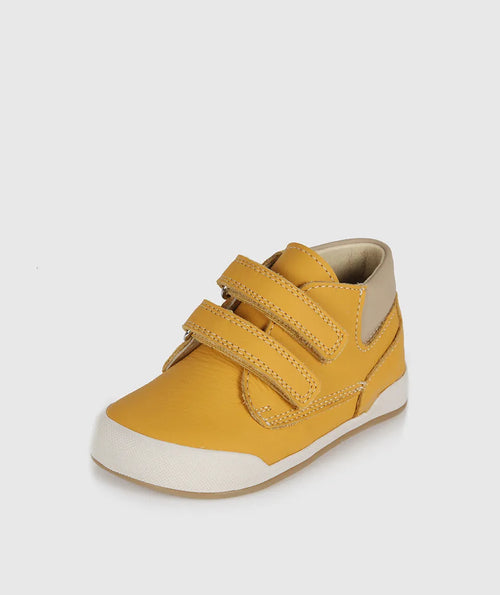 Sapatilha Blanditos Dublin cor Ocre (amarelo-mostarda) - Vista lateral de Calçado Respeitador Barefoot com biqueira larga para primeiros passos.
