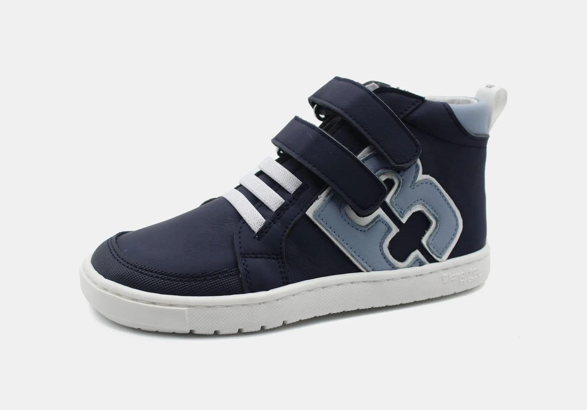 Sapatilha infantil Blanditos Gante Marino, azul marinho com detalhes azul claro, tipo bota com velcro duplo. Calçado Barefoot Respeitador vista lateral.