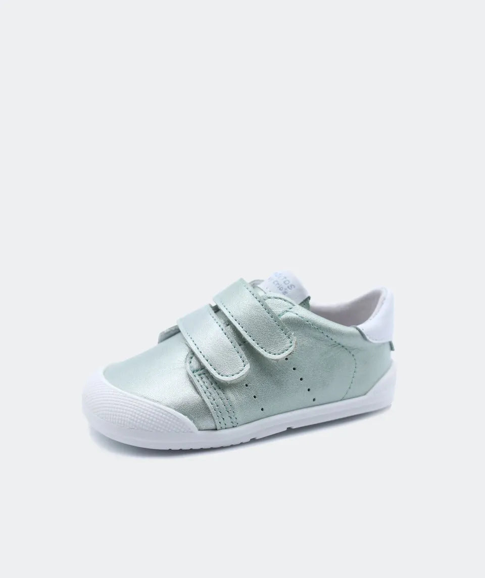 Sapatilha Blanditos Paris azul-claro metalizado (Crisol), vista lateral - Calçado Respeitador, Barefoot, Calçado Barefoot infantil leve.