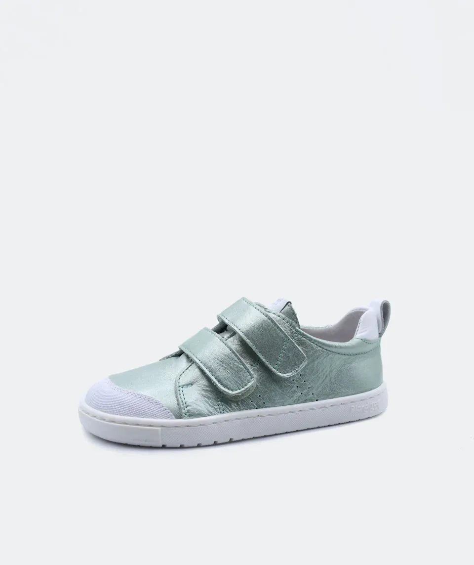 Sapatilha Blanditos Rio by Crio's Crisol (Verde Água/Menta). Calçado respeitador infantil barefoot, modelo têxtil com sola branca e velcro. Vista lateral.