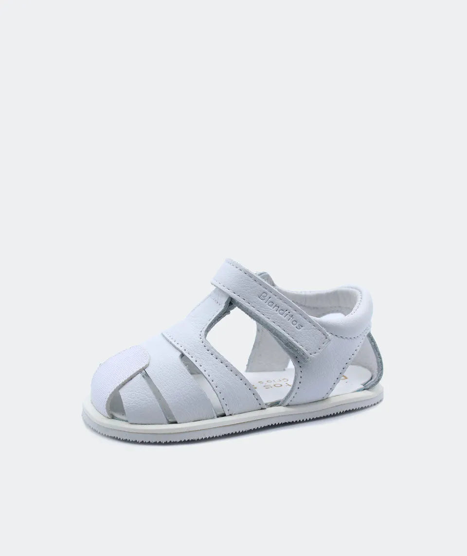 Sandálias Abertas Blanditos by Crio´s Isla Blanco em couro branco com sola branca e fecho de velcro, perfeitas para um estilo clean e confortável.