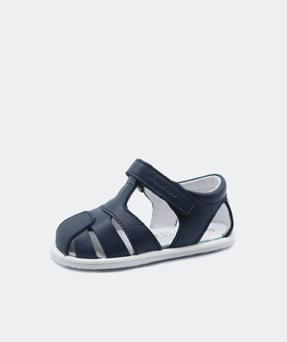 Sandálias Abertas Blanditos by Crio´s Isla Navy em couro azul marinho com sola branca, estilo clássico e design barefoot para conforto natural.