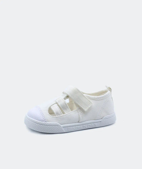 Calçado barefoot Blanditos by Crio's em branco, com fecho em velcro, sola flexível e design respeitador para liberdade de movimentos.