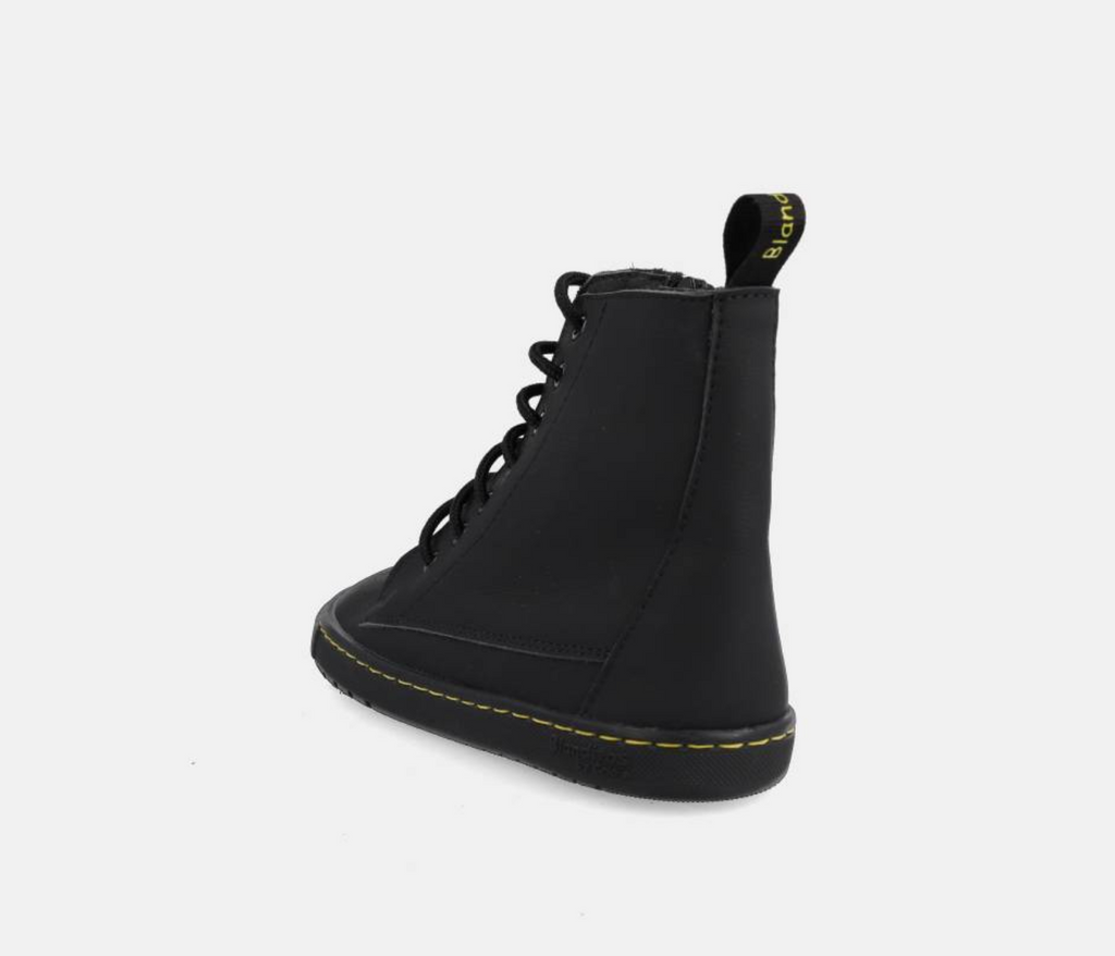 Blanditos by Crio's Sapatilhas/Bota Chicago Negro, vista traseira-direita, com a presilha de puxar e detalhe da sola.