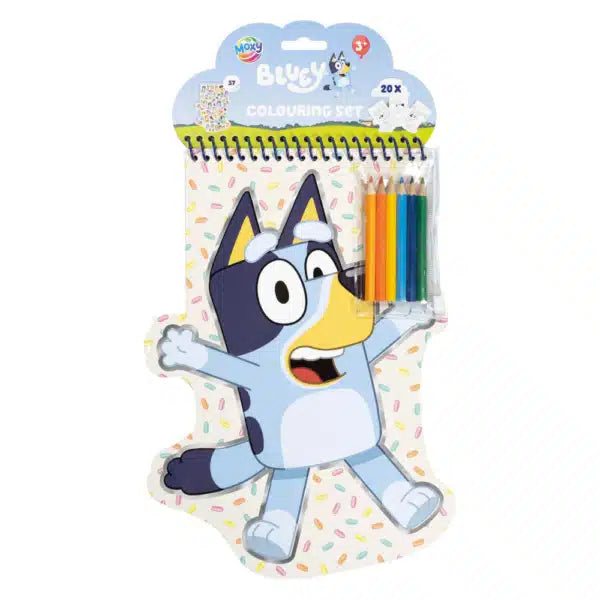 Embalagem de um conjunto de colorir da marca Moxy/Totum com a personagem Bluey em destaque, mostrando o livro de 20 páginas e um conjunto de 6 lápis de cor presos na frente.