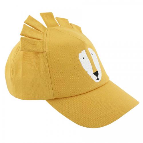 Vista lateral do boné amarelo de leão, mostrando a pala curva e o detalhe da juba na parte superior.