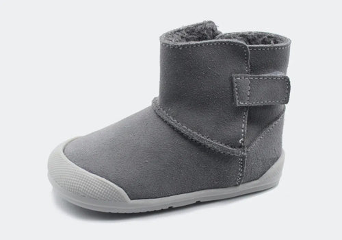 Bota Copo Blanditos by Crio's em couro cor Gris (cinzento), vista lateral. Calçado Respeitador e Calçado Barefoot para criança, com fecho de velcro e sola clara flexível.