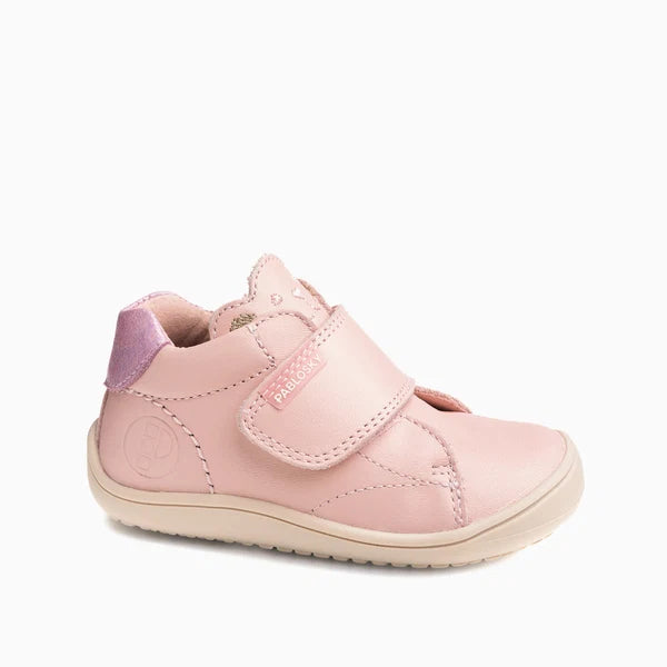 Botas barefoot Pablosky Dubai Camelia para crianca com sola plana flexivel e fecho aderente