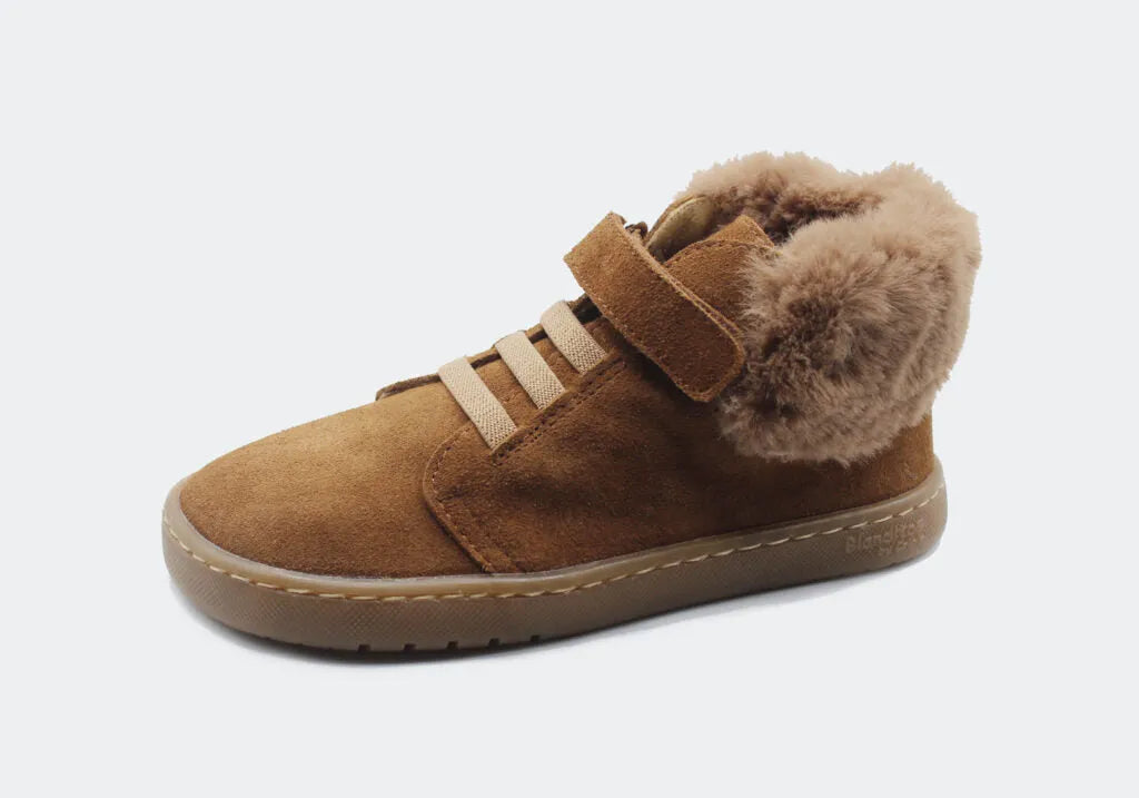 Bota Polar Blanditos by Crio's na cor Cuero (castanho), vista lateral. Calçado respeitador barefoot infantil em couro castanho com forro quente e fecho de velcro. Calçado Barefoot.