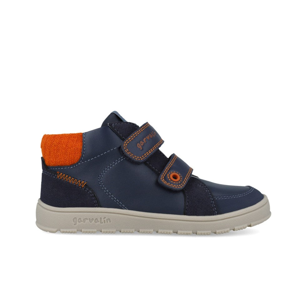 Bota Garvalín Urban Ocean para criança em azul-marinho e laranja, vista lateral direita.