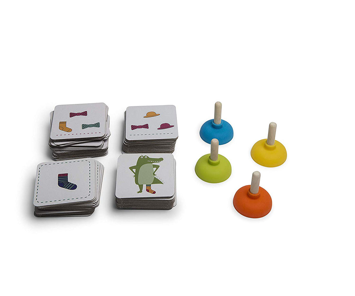 Conjunto de cartas do jogo (meias, chapéus, crocodilo) e as quatro ventosas coloridas (azul, verde, amarelo, laranja) dispostas separadamente.