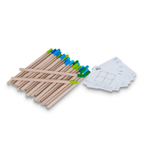 Conjunto de 24 fósforos de madeira com pontas coloridas (azul e verde) e um maço de cartas de desafio para o jogo de lógica BS Puzzle.