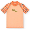 Camisola de verão infantil BtBox cor pêssego com mangas curtas estampadas a riscas, faróis e lemes, e texto "Sea You".