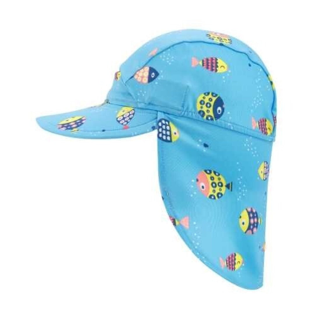 Chapéu de banho Btbox azul com abas, proteção UV 50+ e estampado de peixes coloridos, vista lateral. Ideal para praia e piscina.