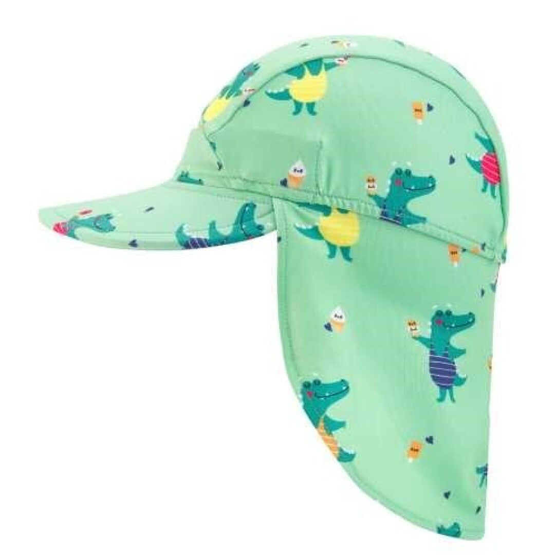 Chapéu de banho infantil Btbox verde com estampado de crocodilos, abas e proteção UV 50+ para pescoço e orelhas.
