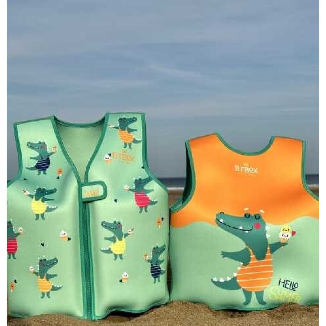 Colete de natação infantil BtBox 2025 Crocodilos na praia, mostrando frente e verso com estampas.