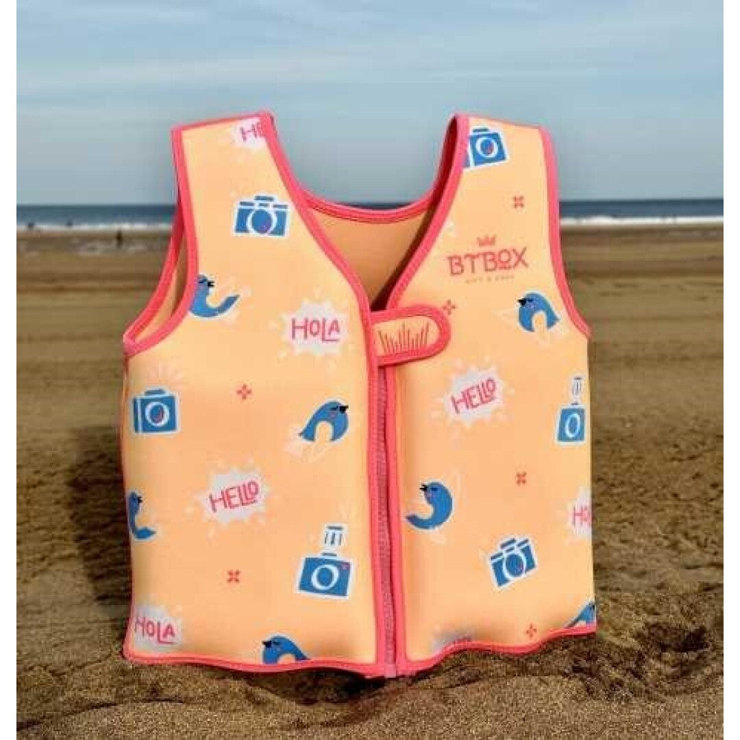Colete de natação infantil BtBox 2025 com padrão de câmaras e pássaros na praia.