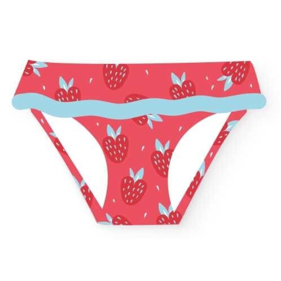 Cueca de banho BtBox para criança, com padrão de morangos, detalhe de renda azul claro e proteção solar UPF 50+.