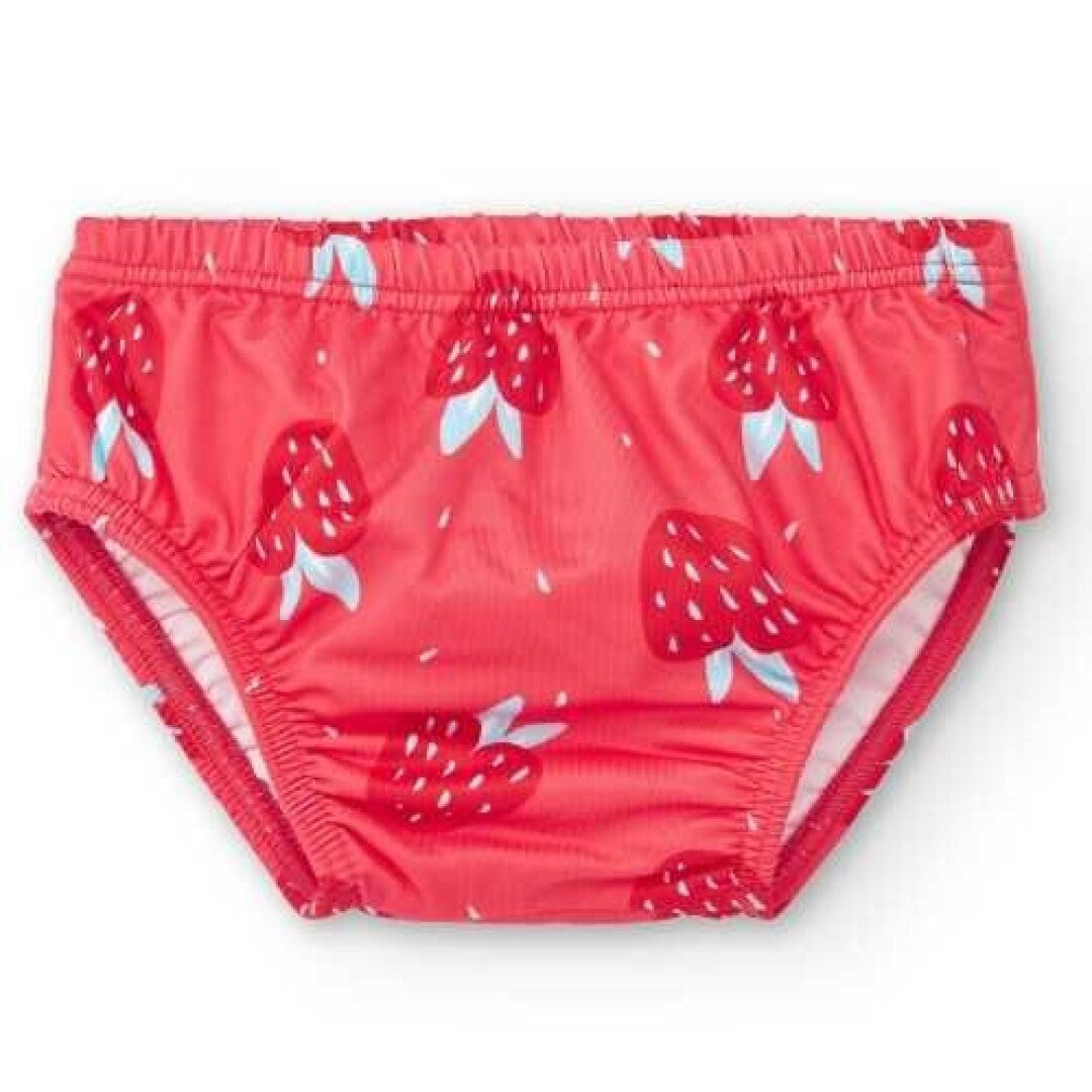 Cueca/fralda de banho BtBox vermelha com padrão de morangos brancos e folhas azuis, com elástico na cintura e pernas.