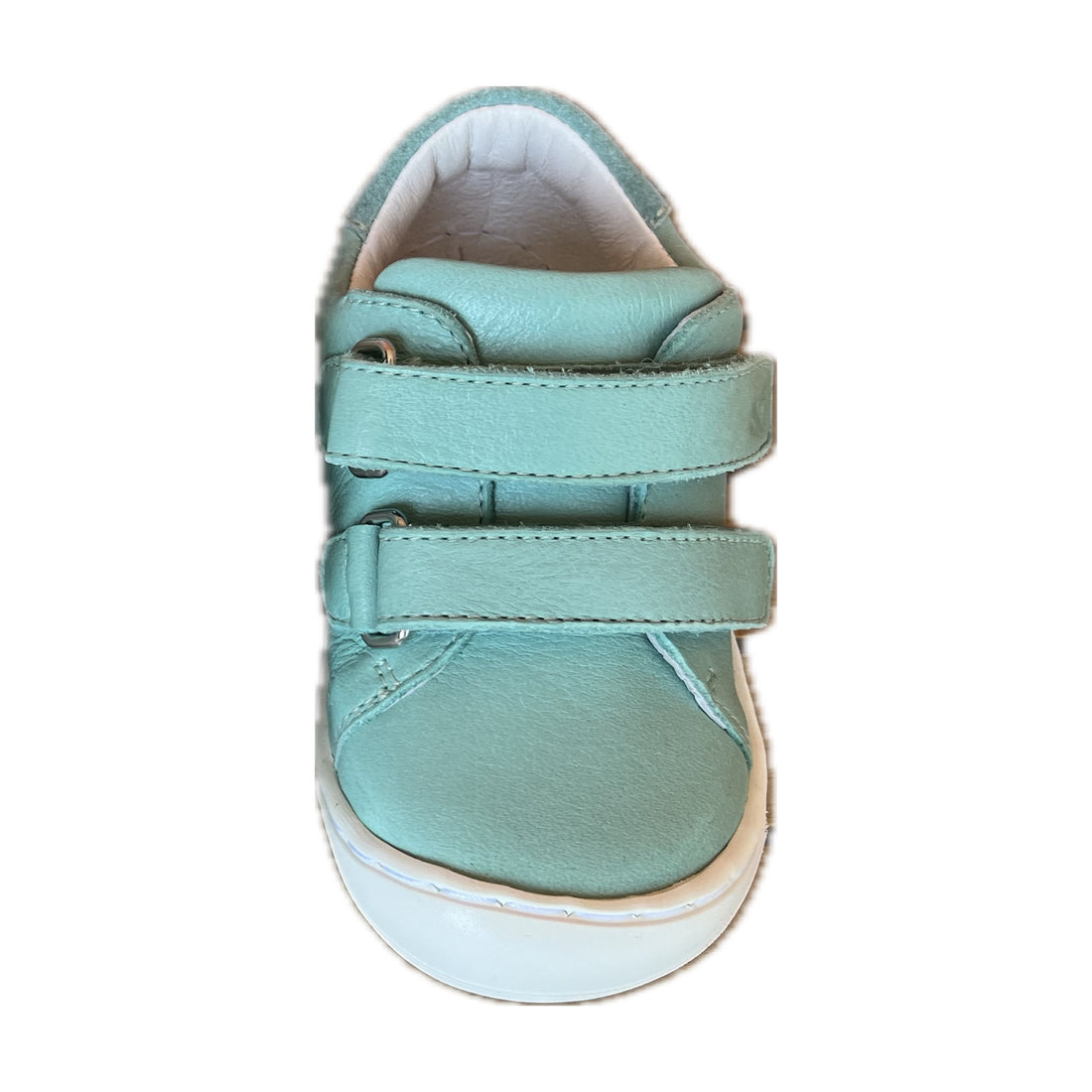 Calçado barefoot infantil Bunny Barefoot modelo Panda Verde, com duas tiras de velcro e sola flexível antiderrapante. Cor verde pastel, 100% português e sustentável.

