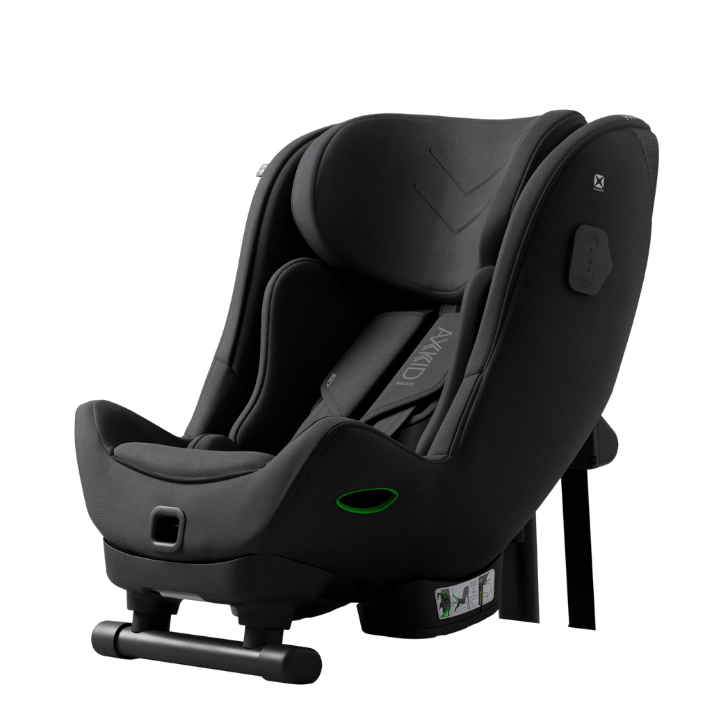 [Vista lateral da Axkid Minikid 4 MAX com perna de apoio e sistema de reclinação ajustável.]