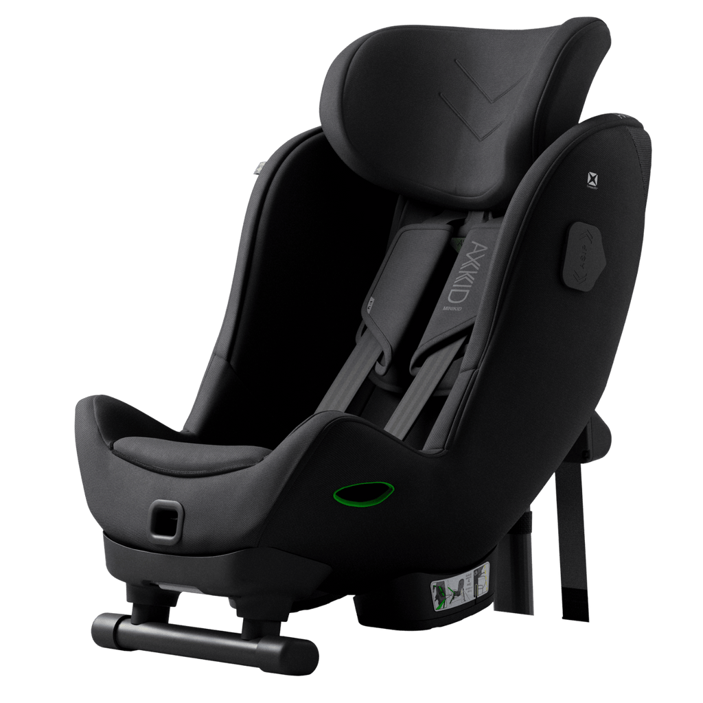 [Cadeira auto Axkid Minikid 4 MAX em preto, vista frontal, para uso contra a marcha até 125cm.]