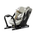 Cadeira auto Axkid ONE 3 cor creme/bege, instalada contra a marcha, com base ISOFIX e arnês, isolada em fundo preto.