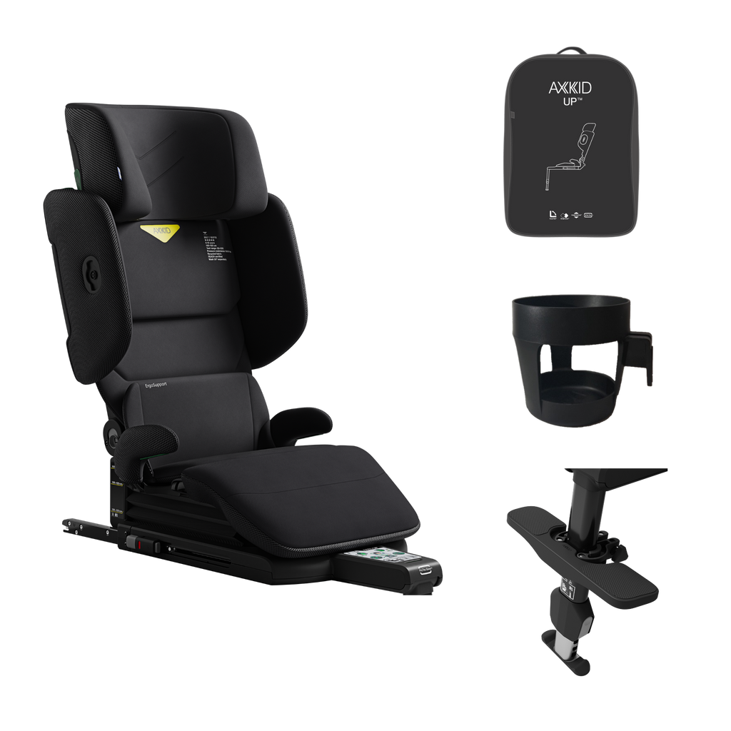 Cadeira auto Axkid Up™ preta com acessórios incluídos: porta-copos, saco de transporte e perna de apoio ISOFIX.