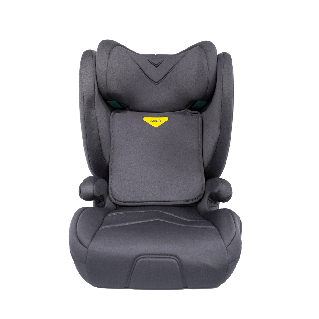 Cadeira auto Axkid Boostkid escura, vista superior frontal, destacando o acolchoamento profundo e o ajuste do encosto.
