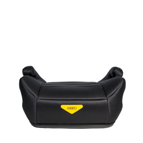 Banco elevatório Axkid Mate 2 preto, visto de frente, com o logótipo amarelo Axkid proeminente na parte central.
