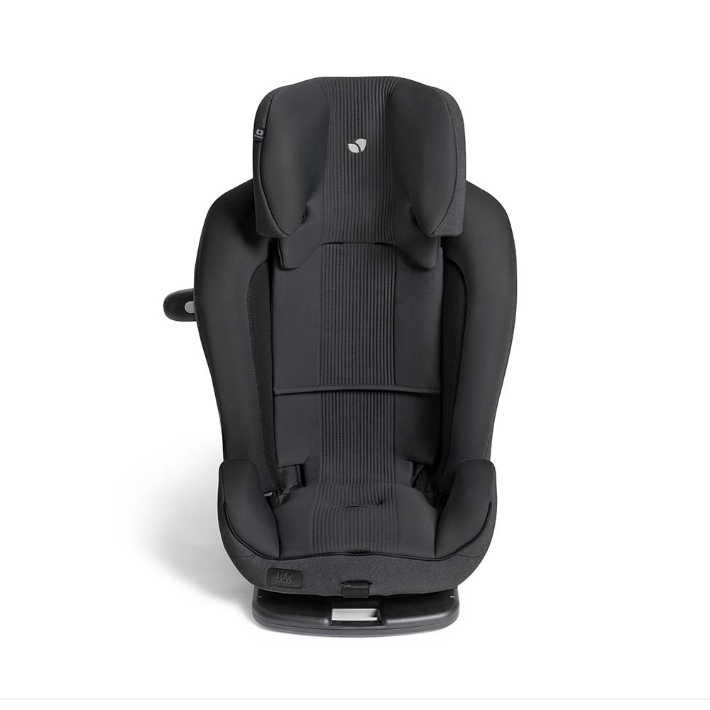 Cadeira auto Joie i-Plenti Signature preta, vista frontal, com encosto de cabeça ajustável e arnês de 5 pontos visível.