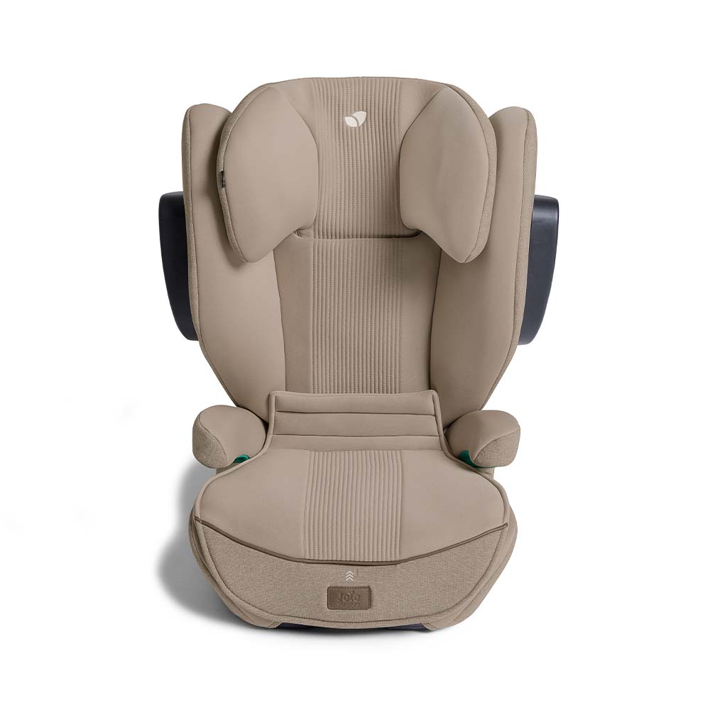 Detalhe da base e assento da cadeira auto Joie i-Traver Signature bege, com indicadores de ajuste e tecido texturado.