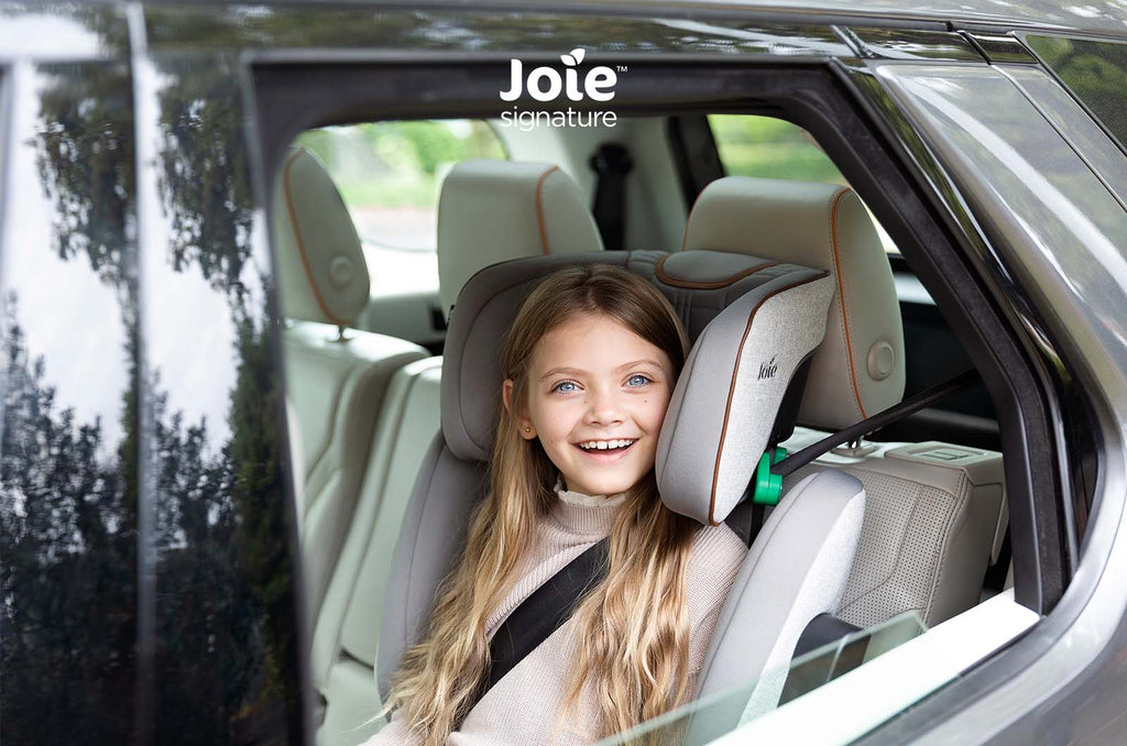 A cadeira auto Joie i-Traver Signature dobrada e compacta, ideal para transporte ou arrumação.