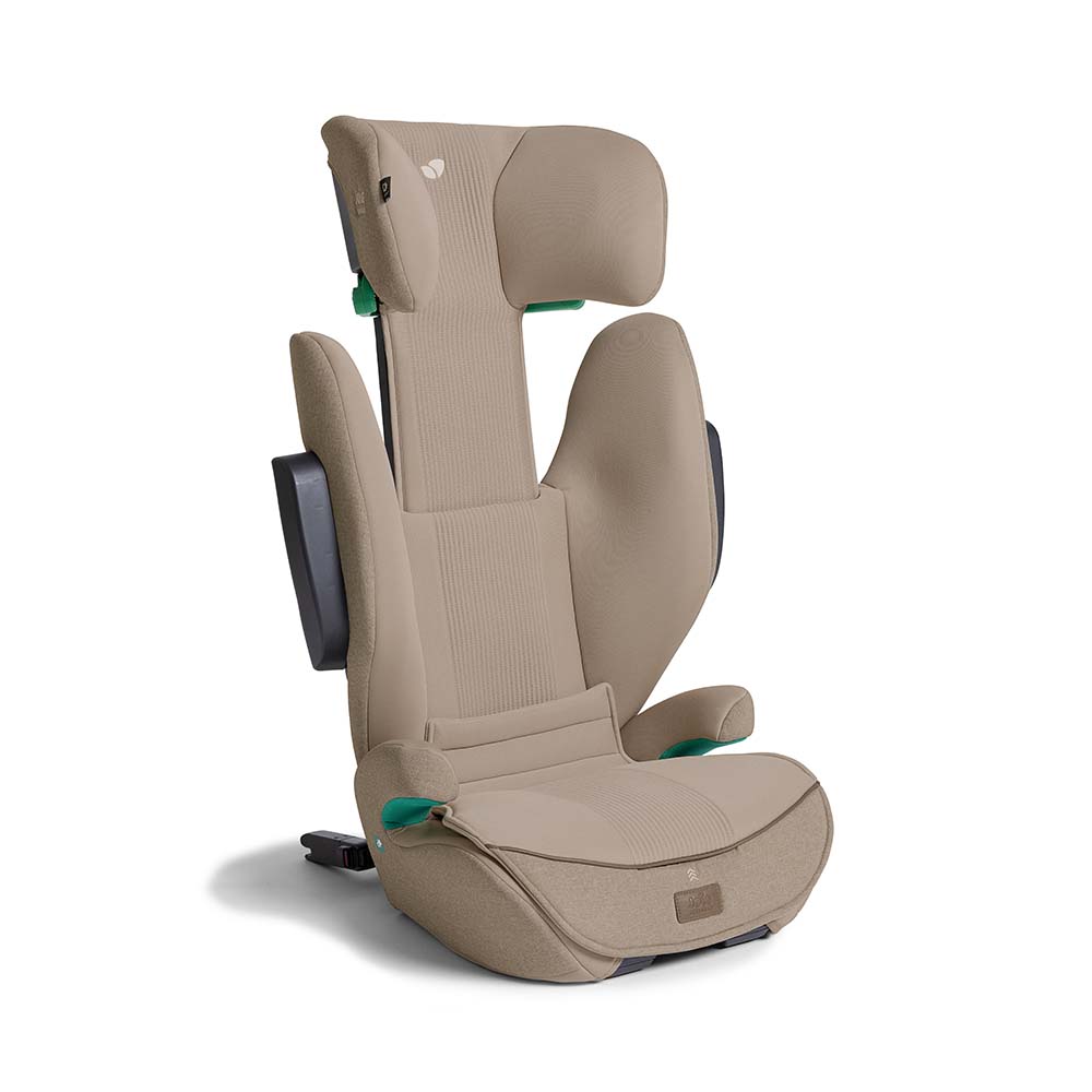 Cadeira auto Joie i-Traver Signature dobrada ou em modo compacto, evidenciando a sua leveza e facilidade de transporte entre veículos.