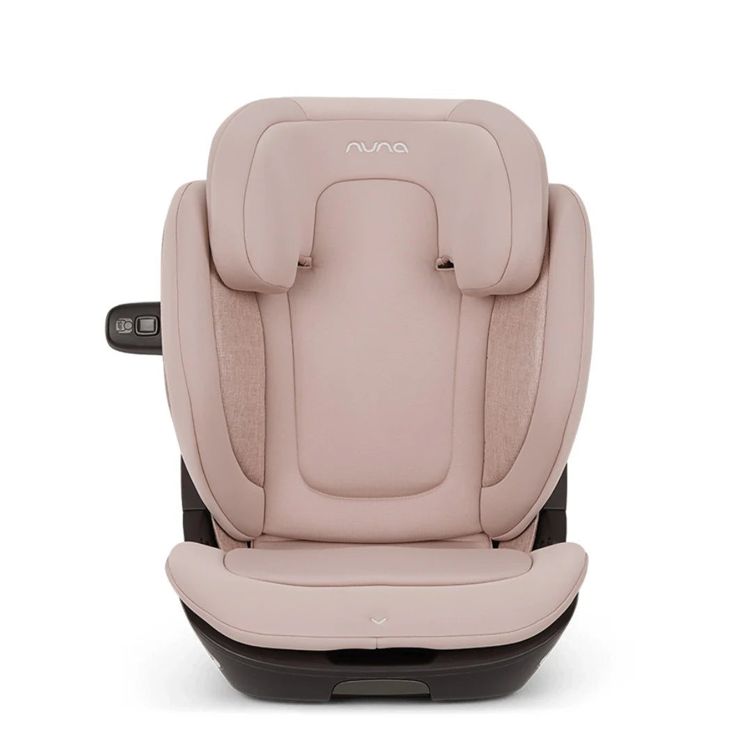 Detalhe do sistema de ancoragem ISOFIX da cadeira auto Nuna AACE LX, com conectores visíveis e indicadores de instalação correta.