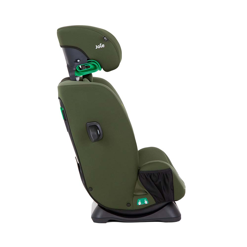 Cadeira auto Joie Every Stage R129 a favor da marcha (Forward-Facing), ajustada para criança maior, sem redutor.