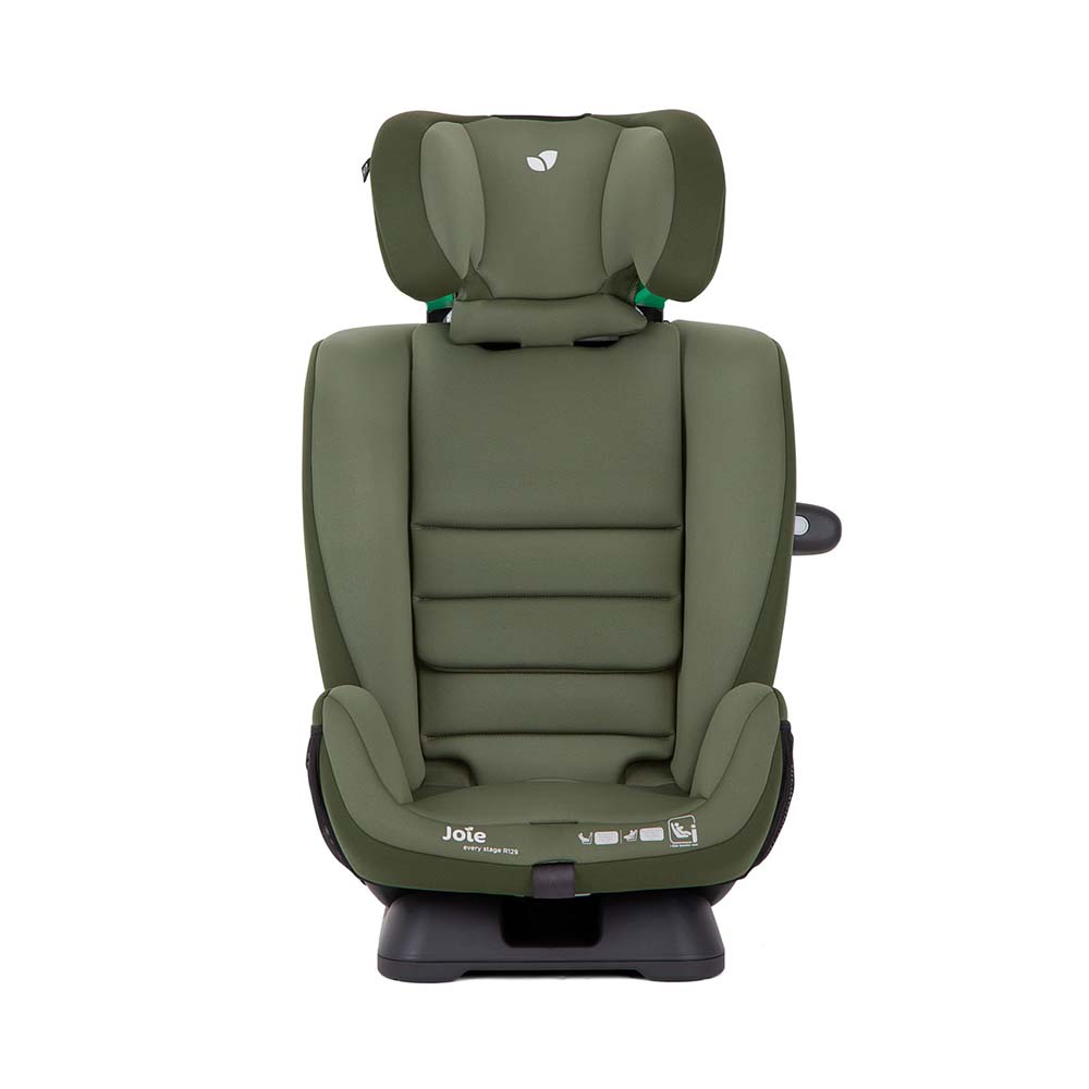 Vista da cadeira Joie Every Stage R129 com o arnês de 5 pontos guardado nos compartimentos Harness Hideaway, pronta para uso como booster.