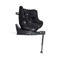 Cadeira auto Joie i-Harbour Signature montada na base i-Base Encore, com perna de apoio estendida, vista lateral.