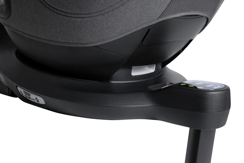 Detalhe da base Isofix preta da cadeira auto Joie i-Harbour, mostrando indicadores de instalação (luzes verdes) e fechos de segurança.