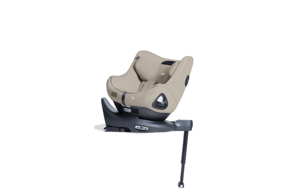 Cadeira auto Joie i-Harbour Signature E bege, vista em ângulo, mostrando o assento e a base Isofix com a perna de apoio.