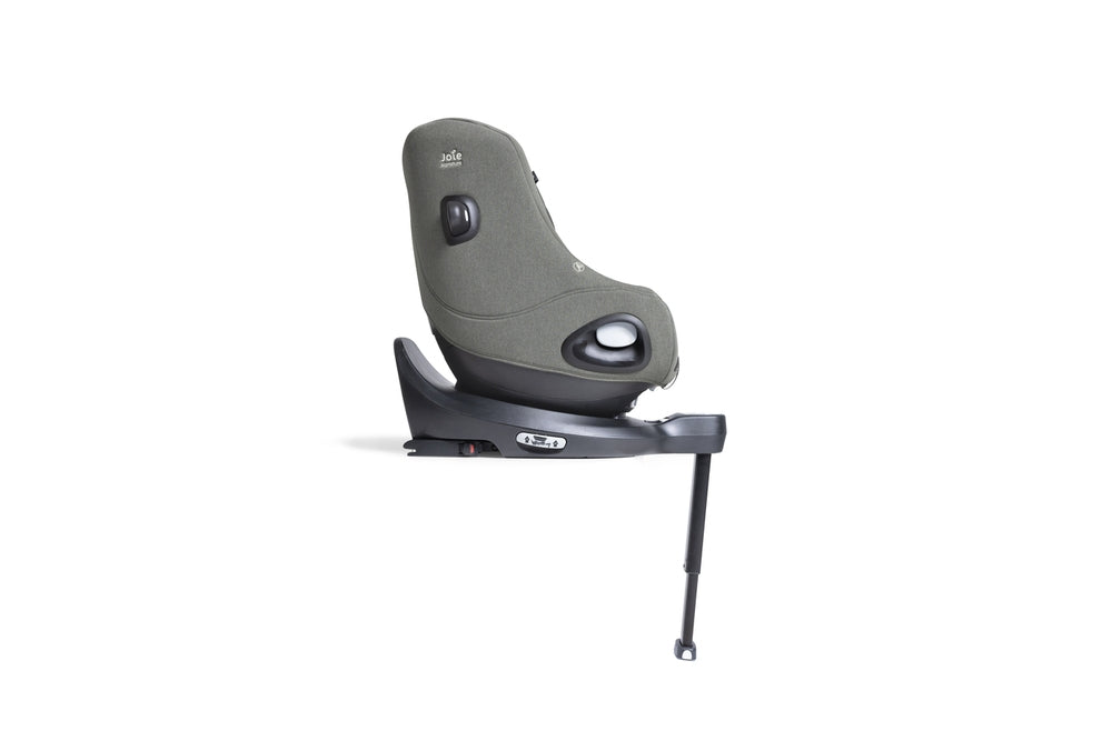 Cadeira auto Joie i-Harbour Signature E verde-escura de perfil, mostrando a lateral e a base Isofix com perna de apoio estendida.