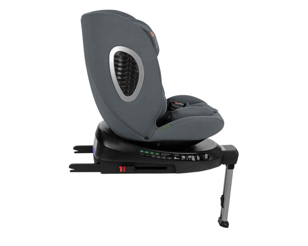 Cadeira auto Kikkaboo i-Rove cinzenta de perfil, focando na ventilação lateral e base com indicadores de instalação ISOFIX.