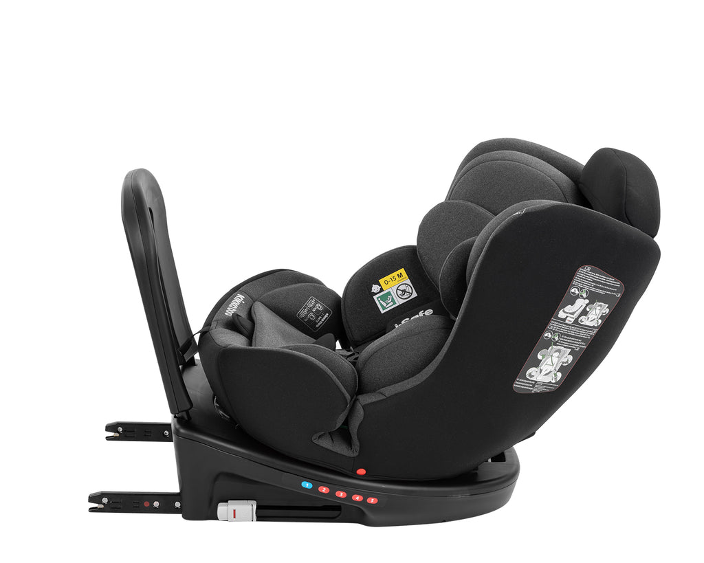 Cadeira auto Kikkaboo i-Safe preta, vista lateralmente em posição de instalação contra marcha, mostrando a base ISOFIX e a perna de apoio estendida.