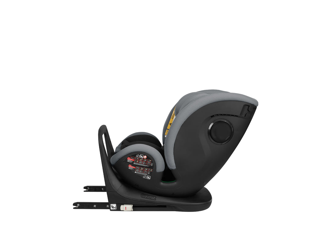 Vista lateral da cadeira auto Kikkaboo i-View 40-150 em cinzento e preto, mostrando a base ISOFIX e a posição reclinada contra marcha.