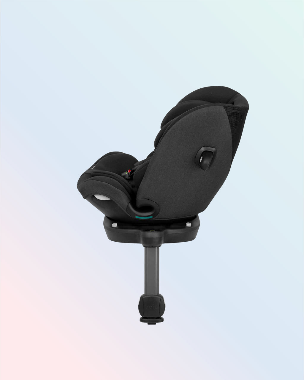 Cadeira auto Joie i-Pivot Grow preta, vista lateral, destacando o perfil, a profundidade e a estrutura lateral de proteção.