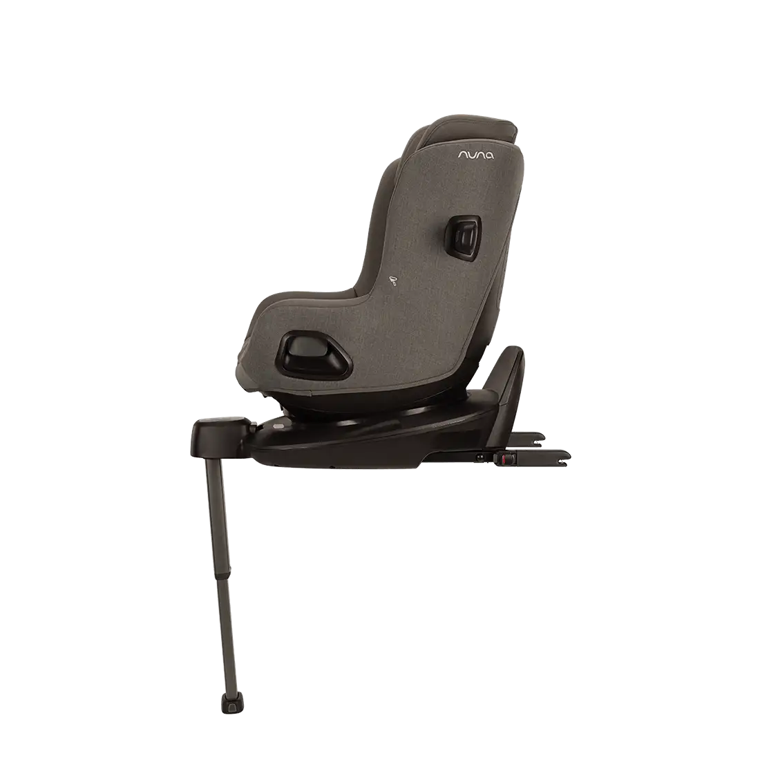 [Pormenor da proteção contra impactos laterais SIP e espuma de memória Tailor Tech da Nuna Pruu.]